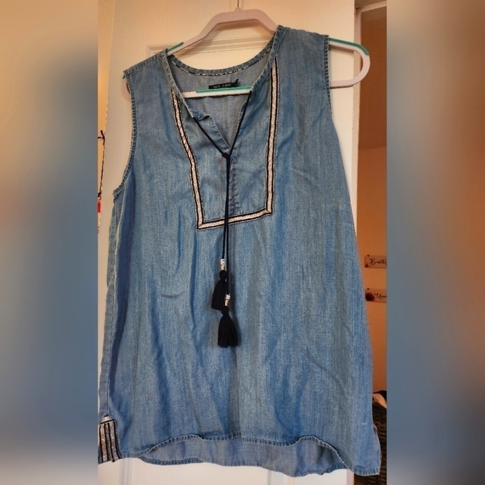 Max Jeans Women's Sleeveless Chambray Top With Navy Blue Tassels Size Large